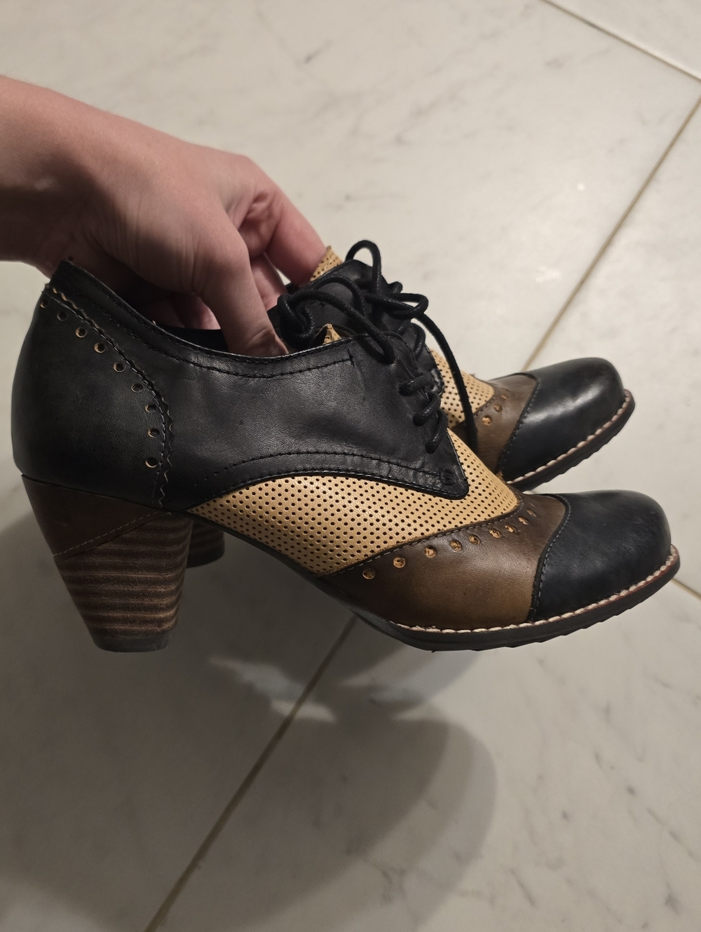 L'Artiste By Spring Step Womens Bardot Derby Oxford Pump Multi Black Brown